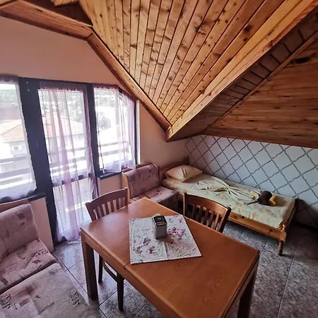 בית הארחה Kaliana